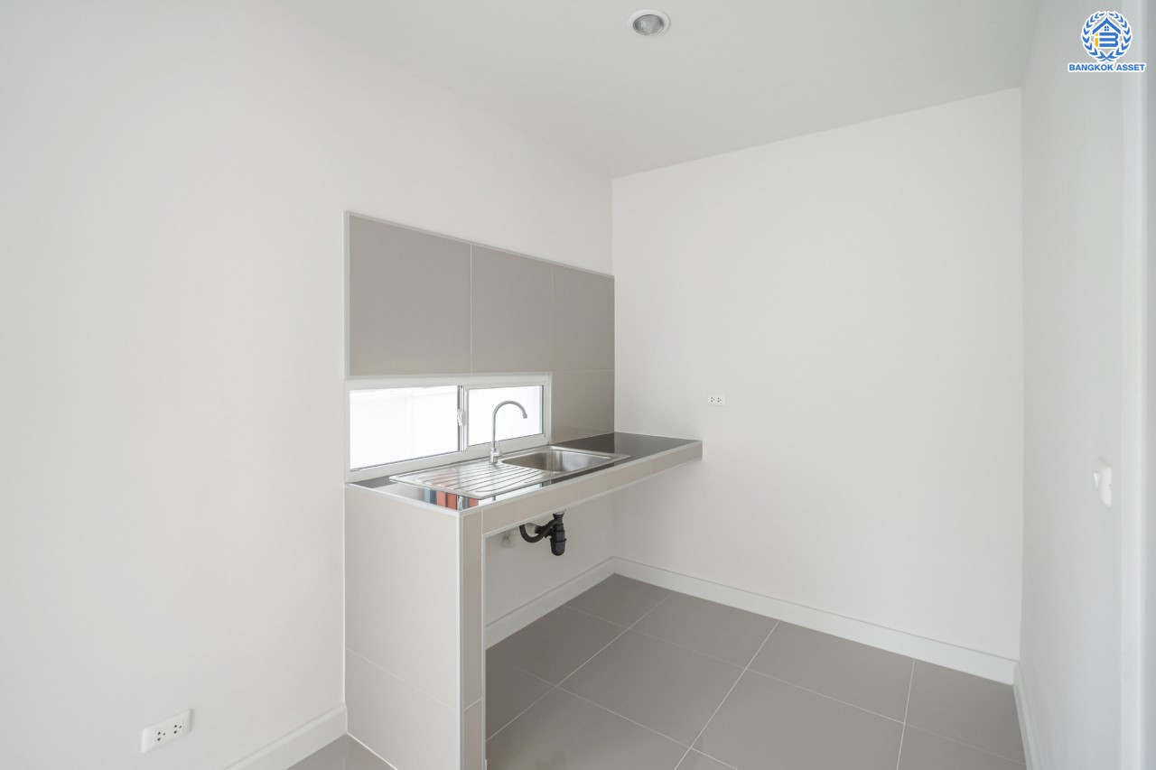 บ้านมือสองตกแต่งใหม่ ม.พลีโน่ ปิ่นเกล้า-ราชพฤกษ์ ทาวน์เฮ้าส์ 2 ชั้นหลังมุม เนื้อที่ 29.2 ตร.ว. ฟังก์ชันจัดเต็ม 3 ห้องนอน 2 ห้องน้ำ จอดรถได้ 1 คัน พร้อมพื้นที่ใช้สอย 148 ตร.ม. การเดินทางสะดวก ใกล้วงเวียนพระรามห้า, The Walk และจุดขึ้นทางด่วน "ศรีรัช"